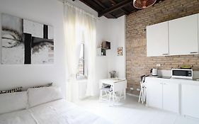 White Ostilia Apartments